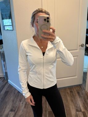 Women’s Lightweight Athletic Sports Zip-Up Jacket Size Small White